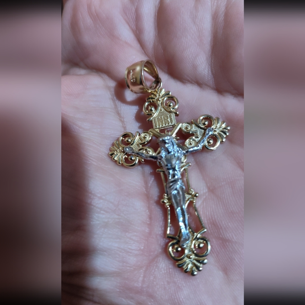 14k gold pendant